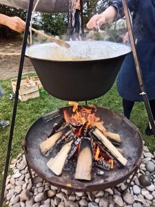kochen über Feuer